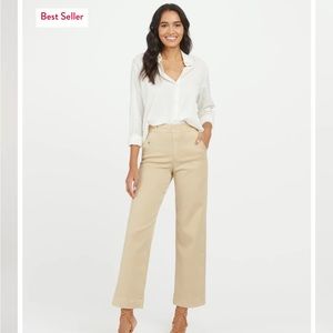 NWT! This soft cropped wide leg pant is the perfect addition to your wardrobe.